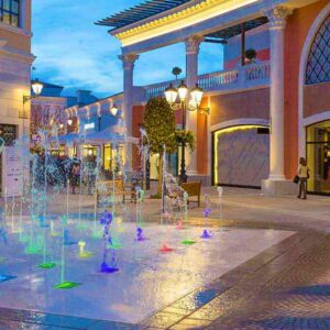 Аутлет Кастельромано с ассистентом